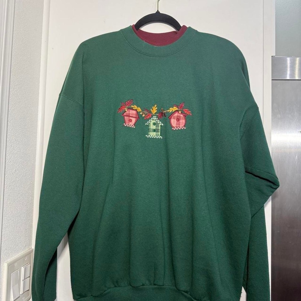 Green vintage 90s embroidered birdhouse crewneck sweatshirt - size XL.